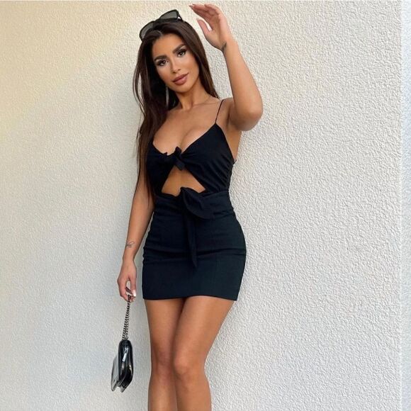 BLOGGERS FAV 🖤Zara Black Cut Out Bow Bodysuit Size Small or Medium NWT N… - Picture 6 of 8